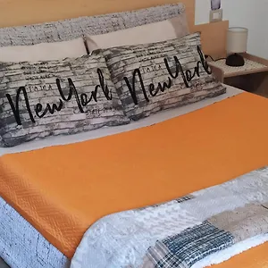 A Casa Di Donnie , Iglesias Italia